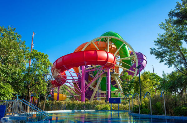 广州长隆摩天旋转滑道